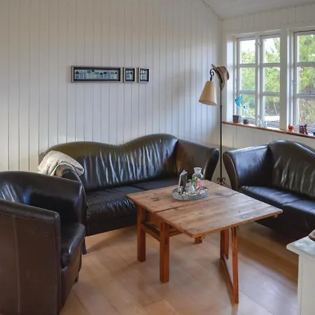 Two Bedroom Holiday In 耶鲁普